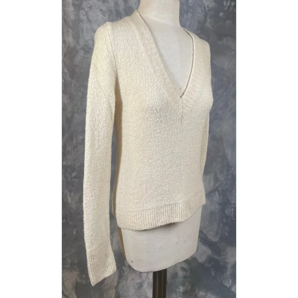 Everlane Teddy Boucle‎ wool blend cream V-neck sweater S minimalist neutral